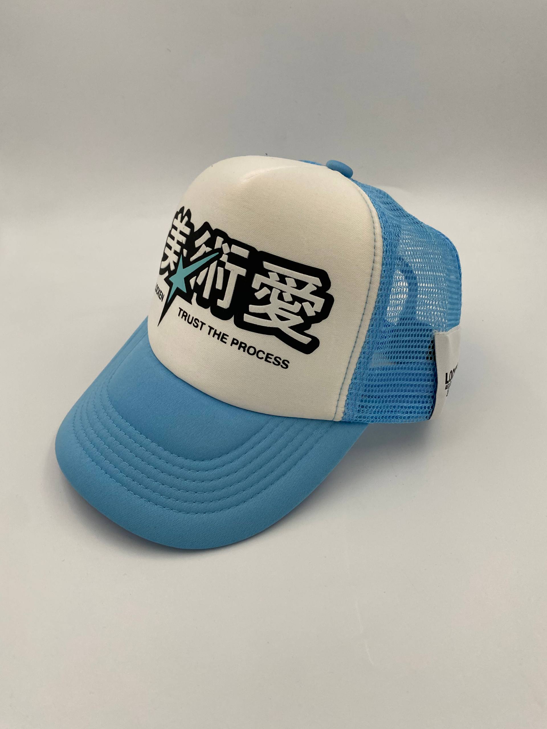 Yìshù 艺术 Trucker Hat Sky Blue