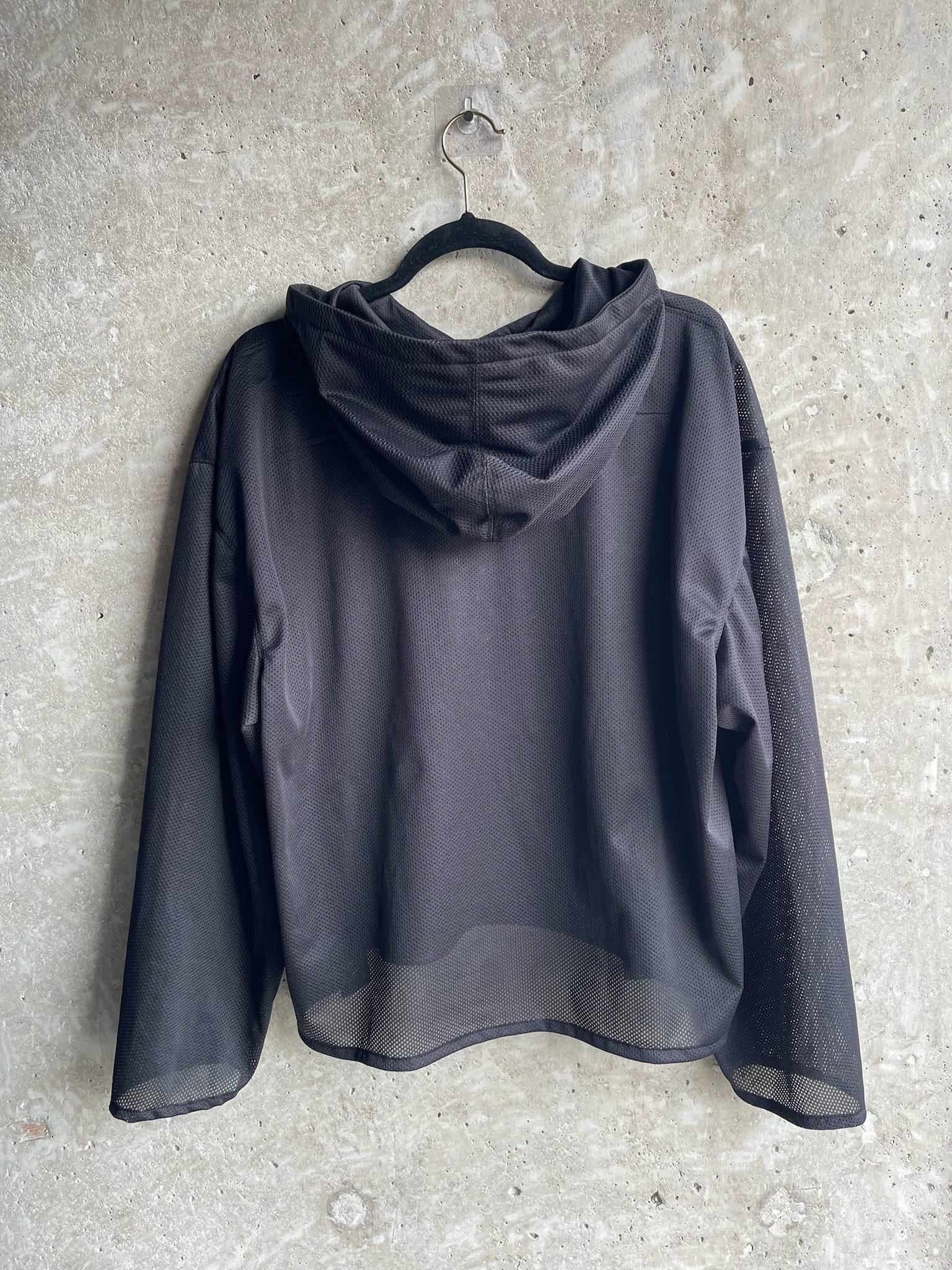 Mesh Hoodie Negra- Boxy